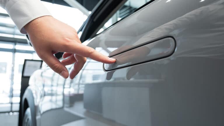 China to eliminate hidden door handles on new vehicles