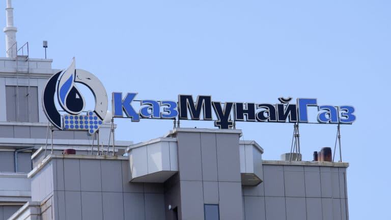 «КазМунайГаз» может потерять более $1 млрд из-за судов по Кашагану и Карачаганаку