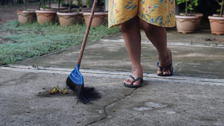 Казахстанских TikTok-келинок жалеют из-за «рабских» условий жизни