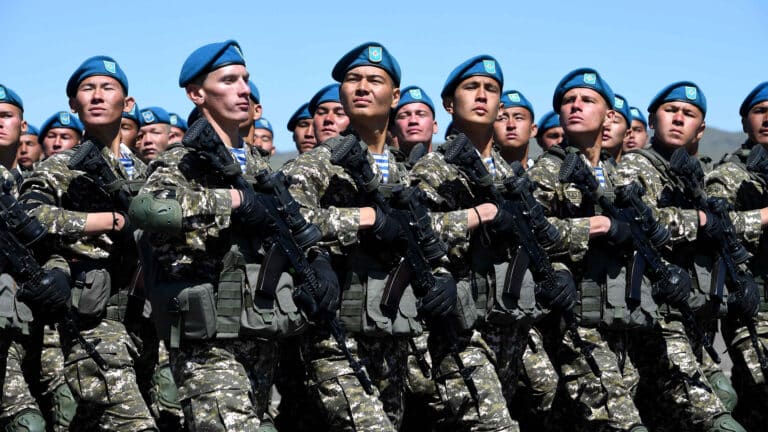 Айдос Сарым опроверг слухи о подготовке Казахстана к войне