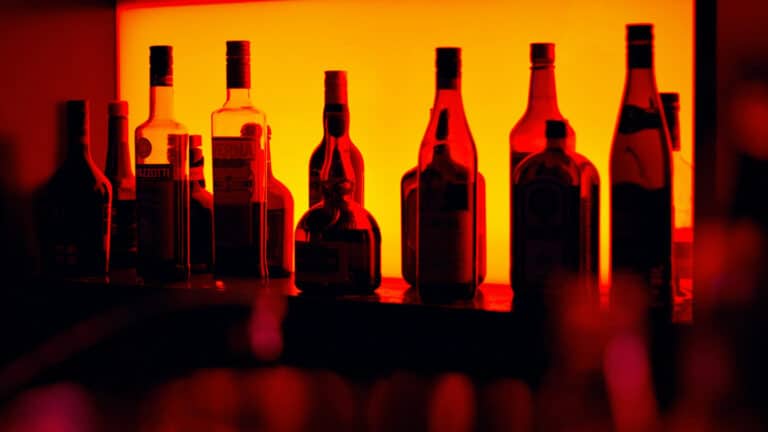 Аксакалы Павлодарской области запретили продажу алкоголя в 20 селах