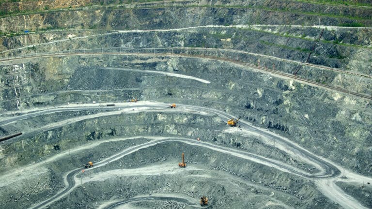 Казахстанский банк «захватил» карьер под Астаной: спор оставил без работы 80 человек