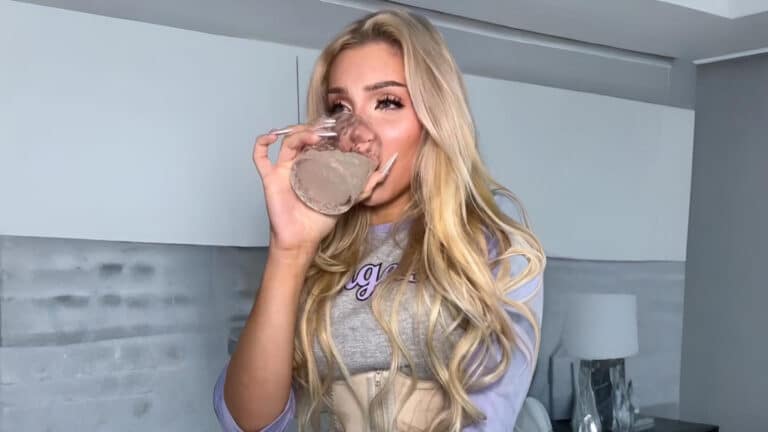 TikTok-блогерша попробовала бульон из своих удаленных ребер после операции