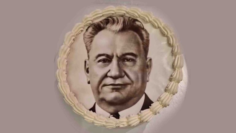 Ауызашарға – Қонаевтың басы: Самат блогер сый-кәдеге торт жасатты