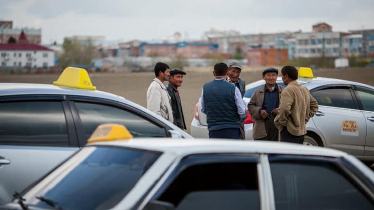 Таксистская мафия Павлодара угрожает водителям новичкам