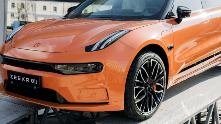 Zeekr отзывает десятки тысяч 001 из-за проблем с батареями