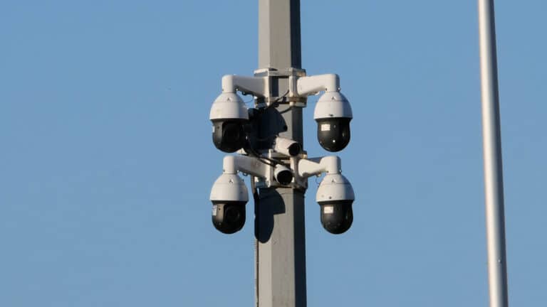 Круглосуточная слежка «Сергек» за астанчанами появилась на остановках столицы