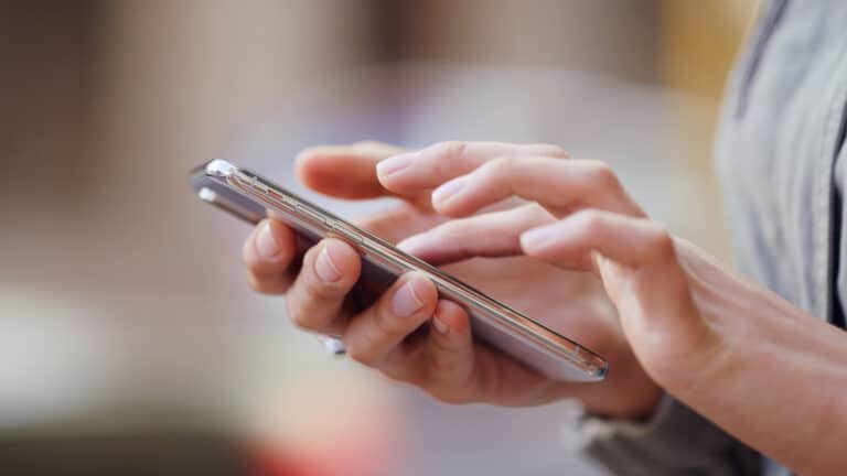 Казахстанцам приходят уведомления из налоговой о продаже квартир