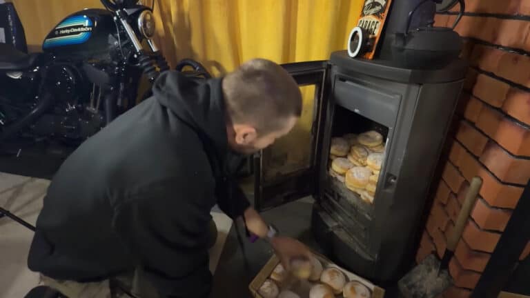 Польский блогер выяснил, что топить дом пончиками выгоднее, чем дровами