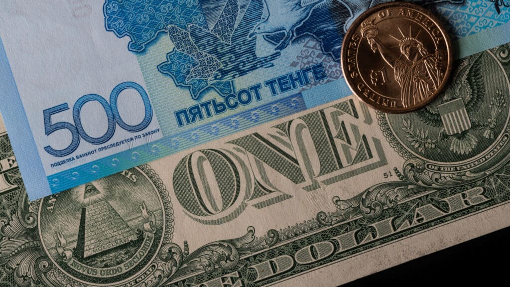 Брокер считает текущий курс доллара к тенге одной из лучших возможностей для его покупки/shutterstock, бильд-редактор: Адэлина Мамедова