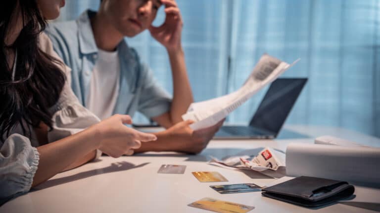 Женщины обошли мужчин по платежной дисциплине в Казахстане