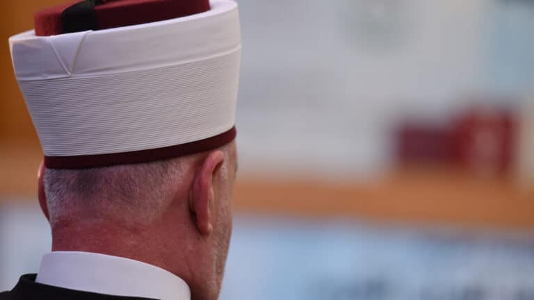 Депутат Абенов предложил сажать имамов за неофициальные браки