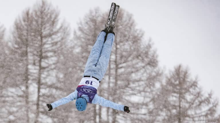 Казахстан занял 7-е место в командном турнире по фристайл-акробатике на ОИ-2026