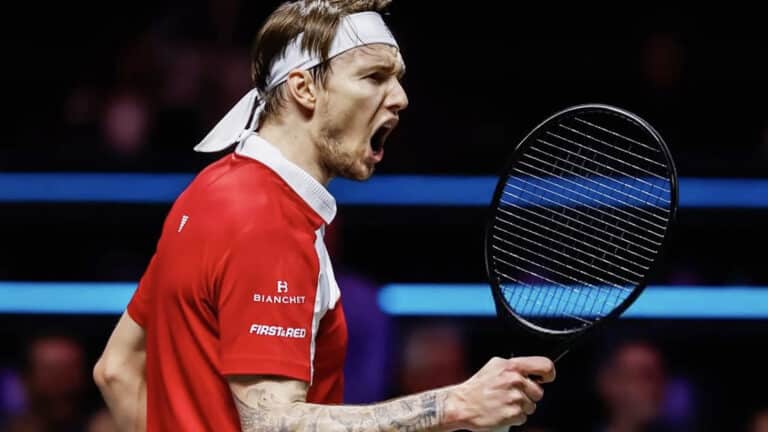 Александр Бублик вышел в полуфинал турнира в Роттердаме