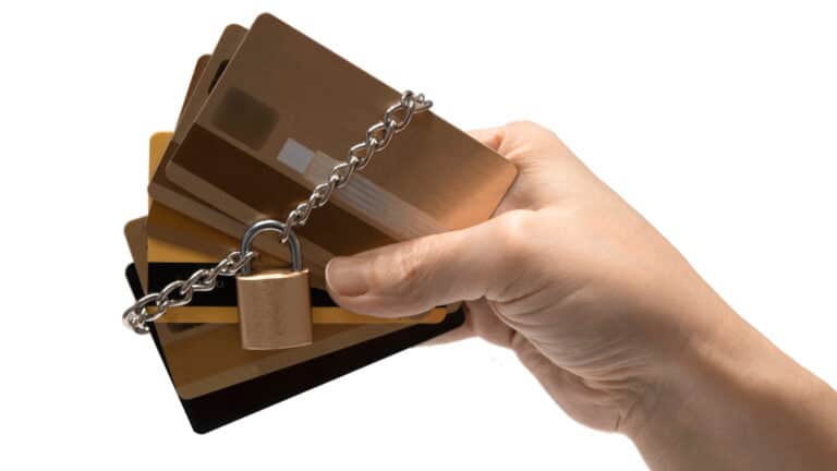 Блокировка счетов казахстанцев: КГД назвал новые пороги в 2026 году