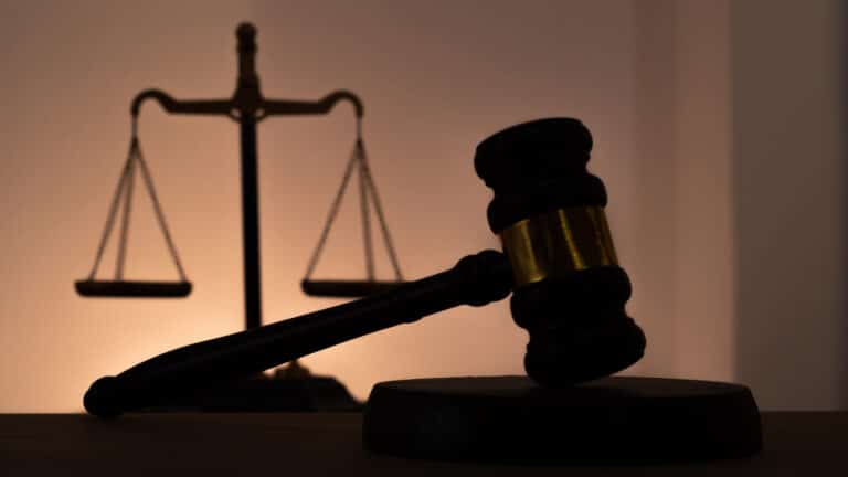 Между иском и сенсацией: Как 