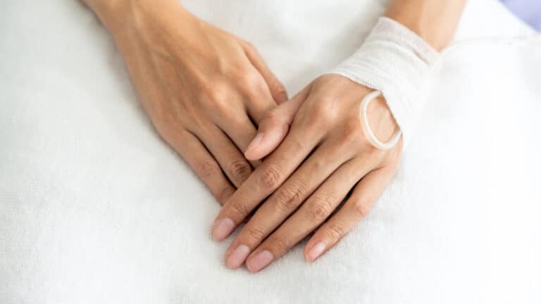 Больные раком стали чаще выживать после лечения в Казахстане