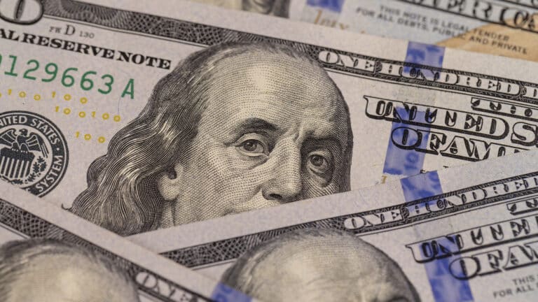 Каким будет курс доллара в марте, рассказали аналитики