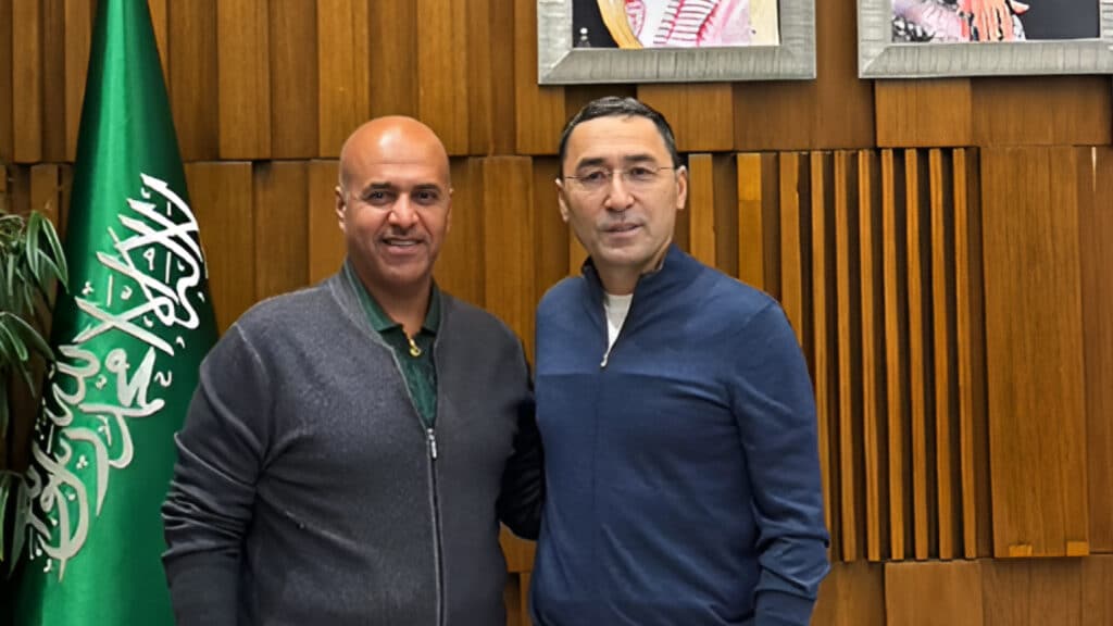 Миллиардер Рахимбаев обучился у застройщиков в Индии/facebook.com/rakhimbaev, бильд-редактор: Адэлина Мамедова