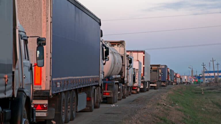 В Астане заявили об угрозе безопасности из-за незаконной торговли со стороны Бишкека