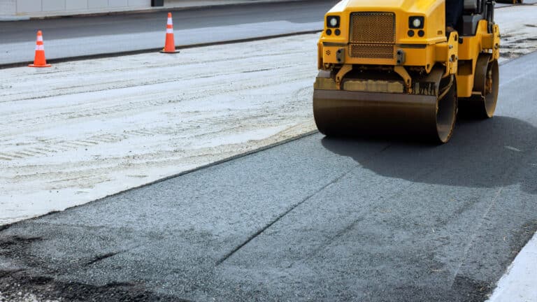 В Алматы завершат пробивку Толе би и построят новые дороги