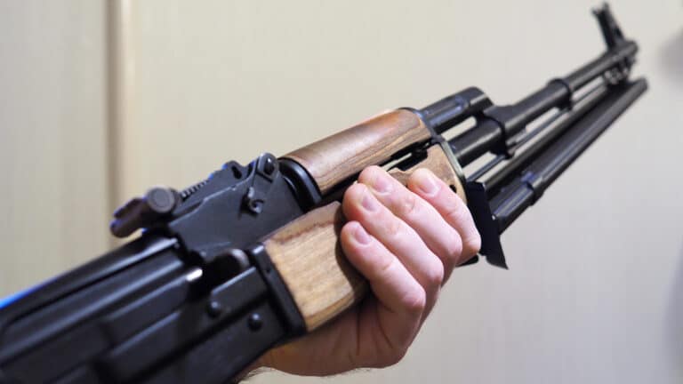 Экс-полицейский украл оружие и получил срок в Улытау