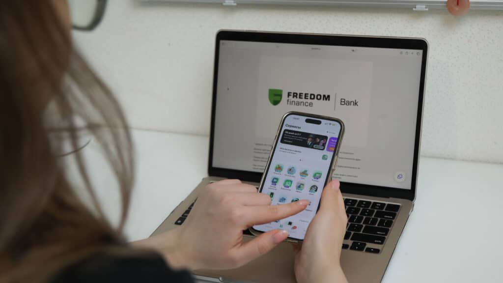 Потерпевшая по делу Светового продолжает инвестировать с «Фридом Финанс»