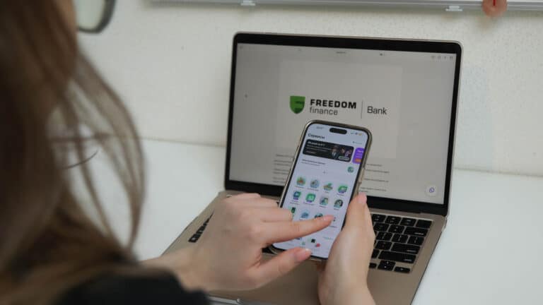 Потерпевшая по делу Светового продолжает инвестировать с 