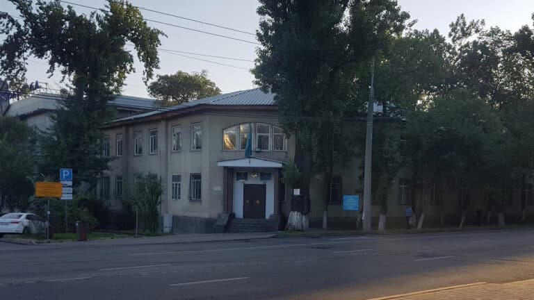 Алматинцы переживают за будущее исторического здания начала ХХ века