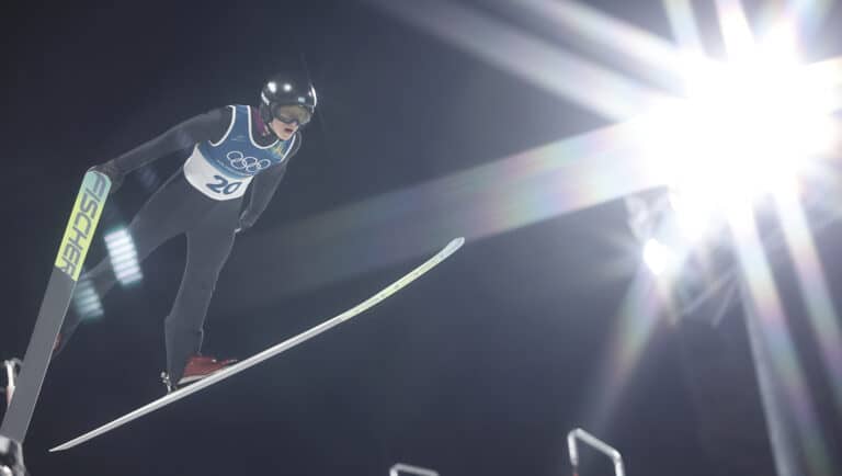 Илья Мизерных на Олимпиаде вошел в топ-8 в прыжках с трамплина