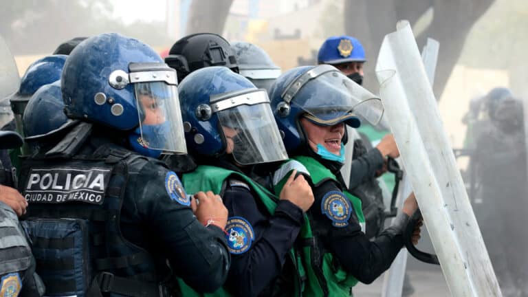 МИД РК обратился к казахстанцам из-за массовых беспорядков в Мексике