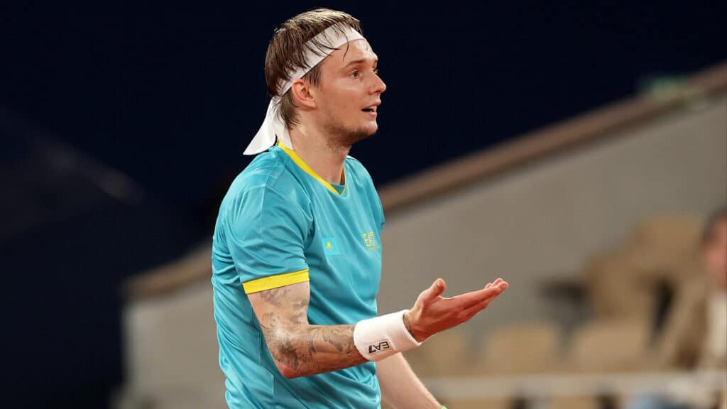 Александр Бублик в стартовой игре матча с Монако не заметил монегаска Юго Ниса