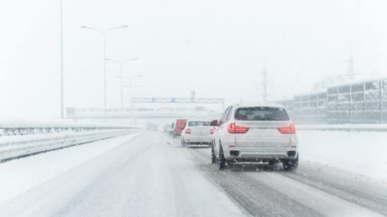 Из-за непогоды закрыли трассы в четырех регионах Казахстана