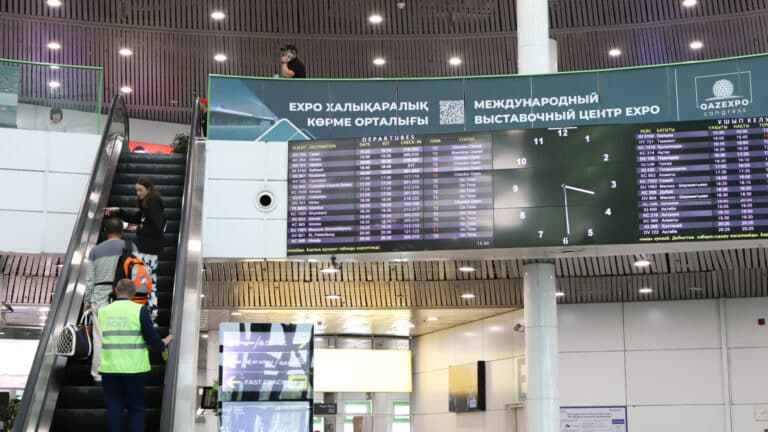 Казахстанцам перенесут рейсы из Астаны на полтора месяца