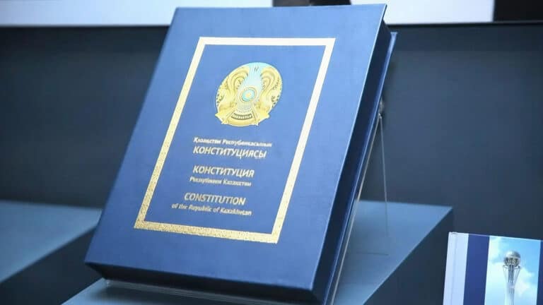 В мажилисе рассмотрят проект новой Конституции по инициативе депутата