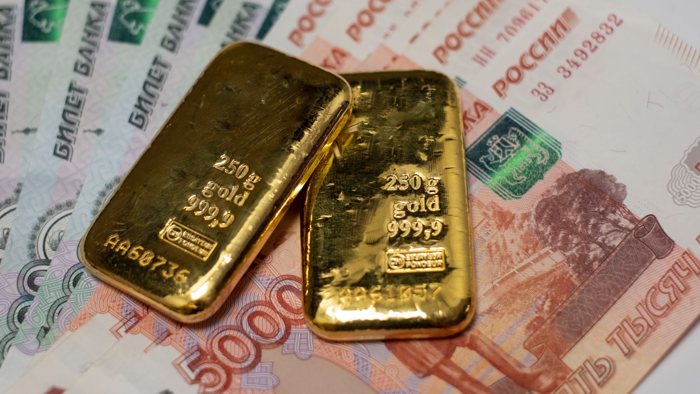 Россия ограничит вывоз в Казахстан и страны ЕАЭС золота и рублей