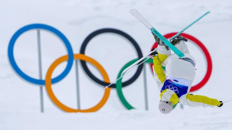 Галышева, Городко и Амренова с первой попытки не прошли в финал могула на ОИ-2026