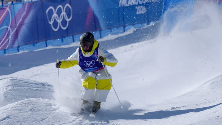 Павел Колмаков занял 9-е место в параллельном могуле на ОИ-2026