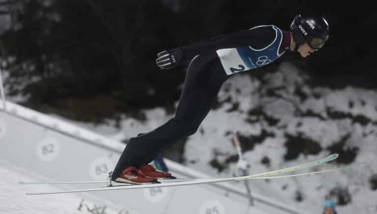 Казахстанцы заняли 11-е место в командных прыжках с трамплина на ОИ-2026