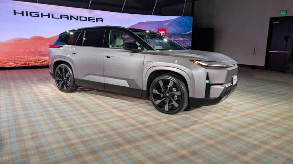Toyota применила умное решение для ручек нового Highlander EV