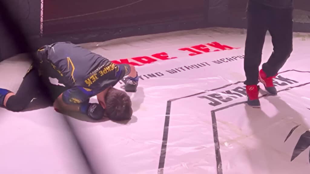 Скандал на турнире по жекпе-жек: Боец впал в кому на ринге Караганды