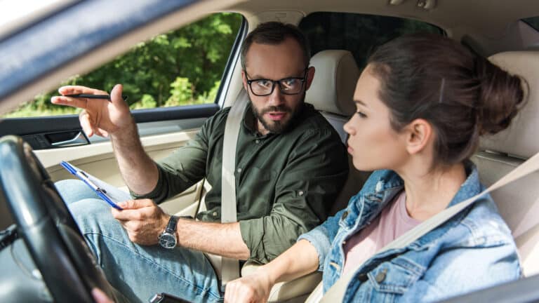 МВД напомнило о правилах обучения в автошколах – онлайн не подходит