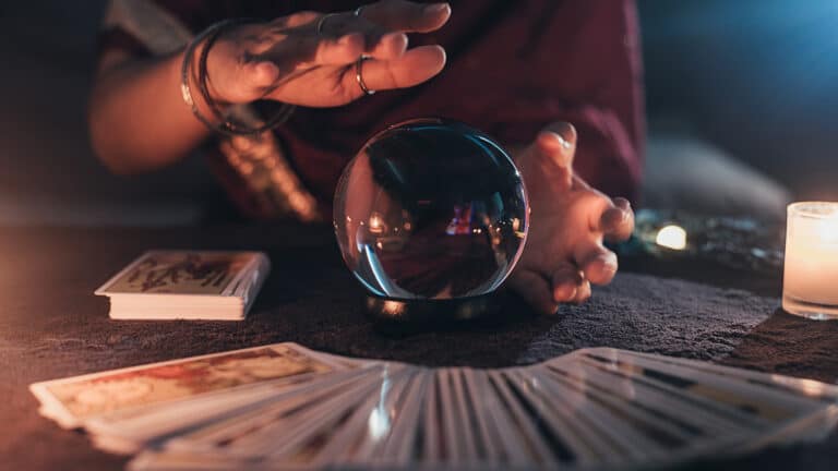Лицензии для гадалок предложили ввести в Казахстане