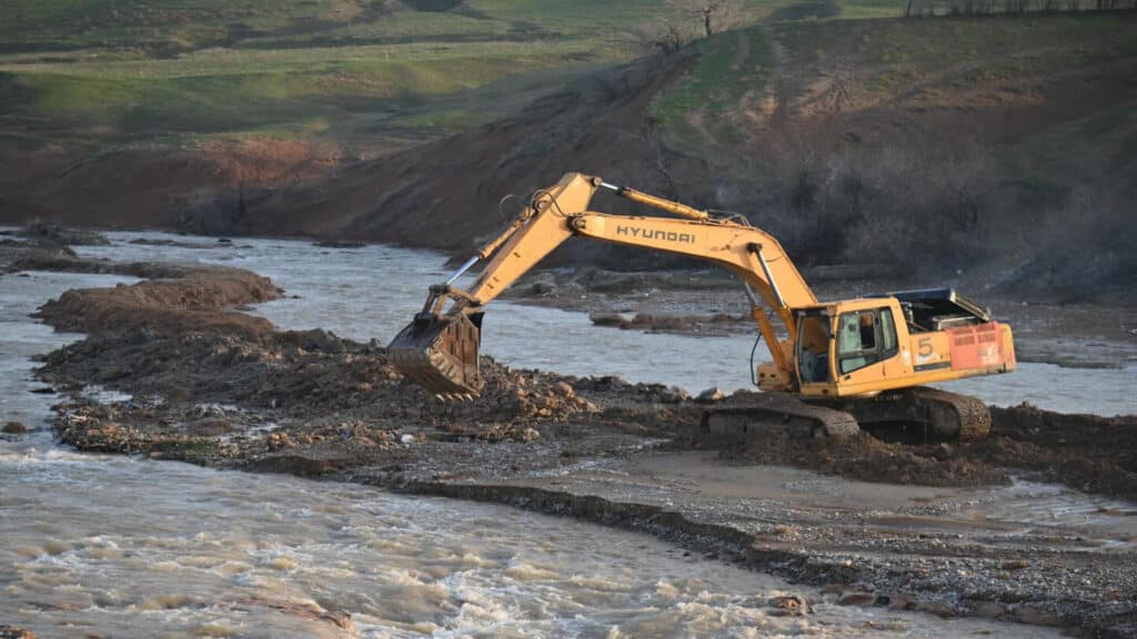 Шымкентте Бадам өзені дамбасы бүлінгені хабарланды