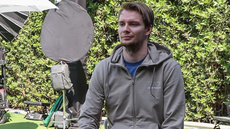 Бублик не вышел в четвертьфинал турнира в ОАЭ и снялся с парного разряда