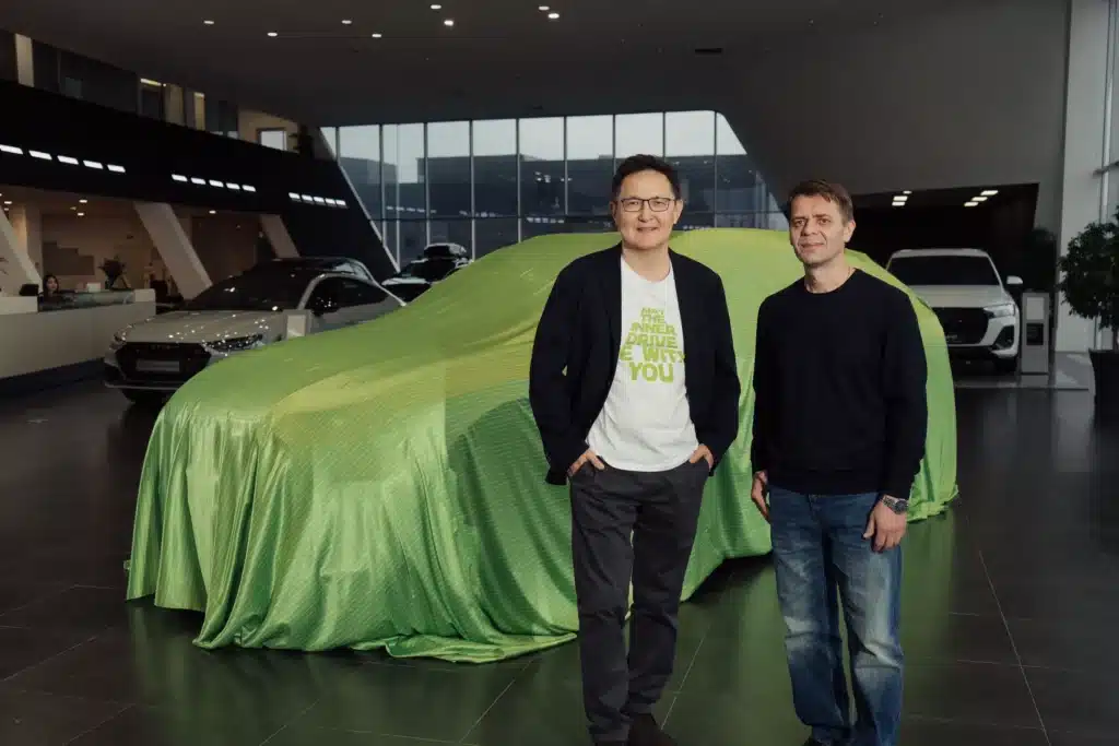 Арсен Томский передал отцу Михаила Шайдорова новый Audi Q8