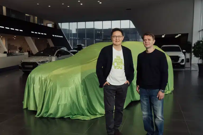 Арсен Томский передал отцу Михаила Шайдорова новый Audi Q8