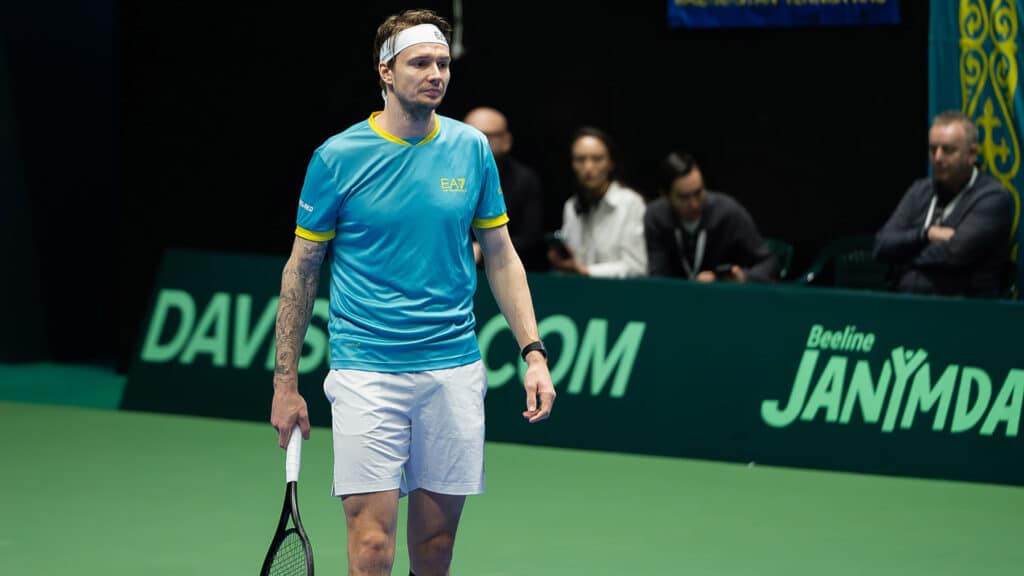 Александр Бублик отдал все силы борьбе, но проиграл два матча за день