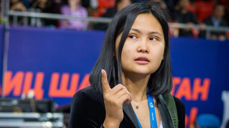 Трехкратная чемпионка мира Асаубаева обыграла экс-чемпионку мира Костенюк