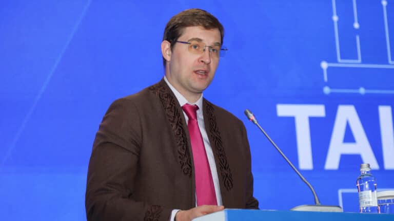 Турлов планирует купить еще один банк и маркетплейс в Казахстане